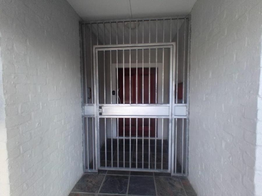 2 Bedroom Property for Sale in Sandbaai Western Cape